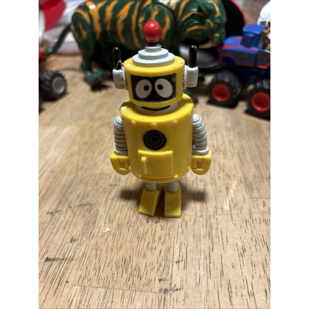 Spin Master 2008 Yo Gabba Gabba Yellow Plex Robot Action Figure 3.5"